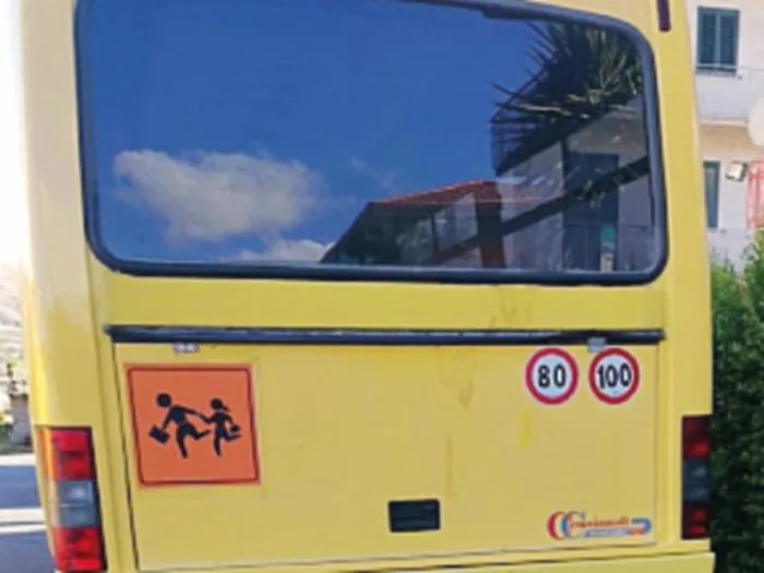 Scuolabus senza assicurazione: scatta il sequestro e una multa