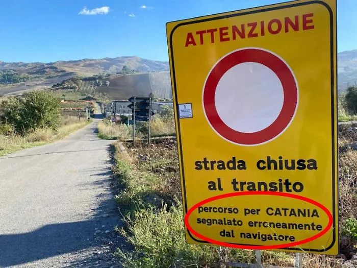 L&rsquo;autostrada Palermo-Catania &egrave; un labirinto tra cantieri e ponti demoliti