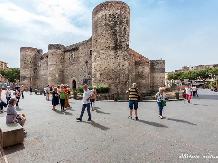 Castello Ursino ripristinato il transito auto nell&rsquo;area
