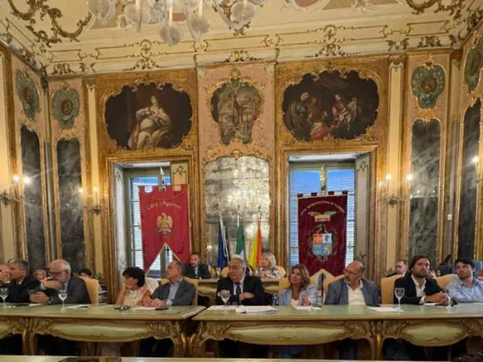 Dalla "scopa rotante" alla "paletta di ciliegi". Lite e ironie attorno al contratto di Rap 