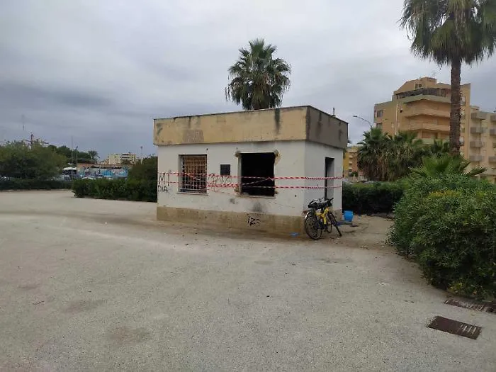 Trapani: &egrave; morto per un malore il clochard &rdquo;dimenticato&rdquo; nel locale in disuso