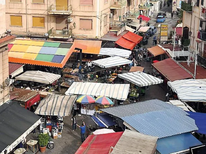 Ballar&ograve; e mercatini rionali, ecco il bando del Comune: la gara per quasi 500 posteggi e il rilancio degli spazi per il commercio