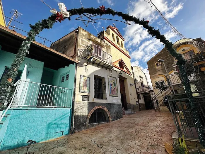 Danisinni, nel cuore della citt&agrave; nascosta un borgo dipinto di blu