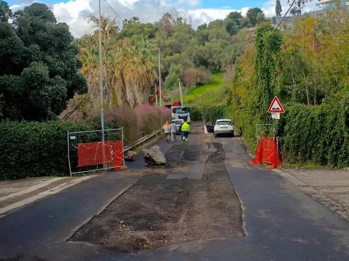 Via Vigo chiusa di nuovo: cedimenti dopo i lavori per le tubazioni dell'acqua