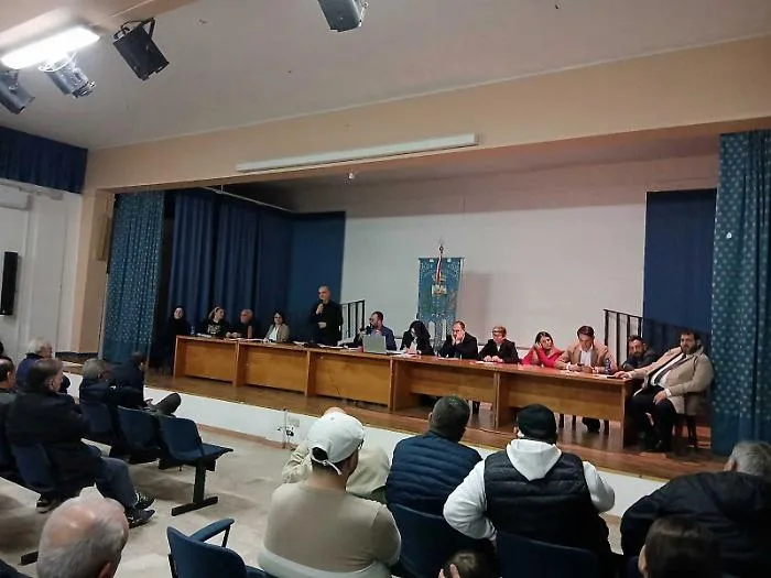 &ldquo;Passa&rdquo; la mozione, sfiduciato il sindaco Petralia e decaduto il Consiglio
