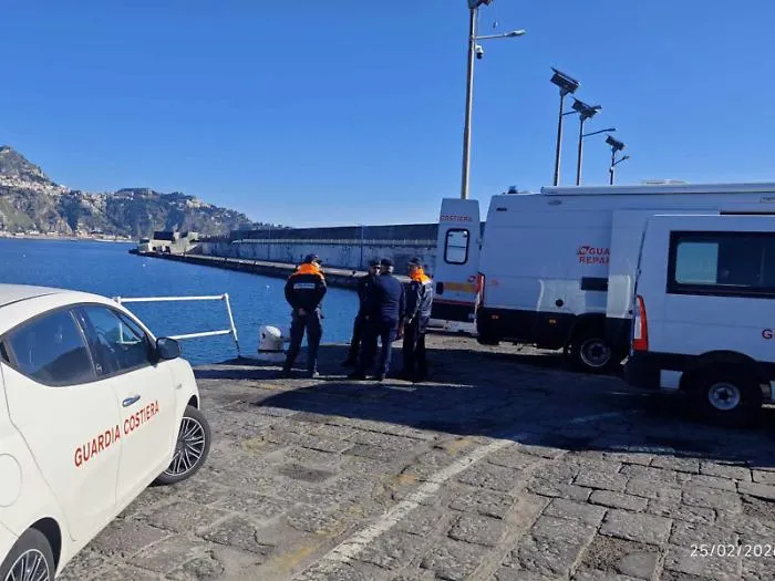 Molo di Schis&ograve;, indagini dei sub per valutare l'entit&agrave; dei danni
