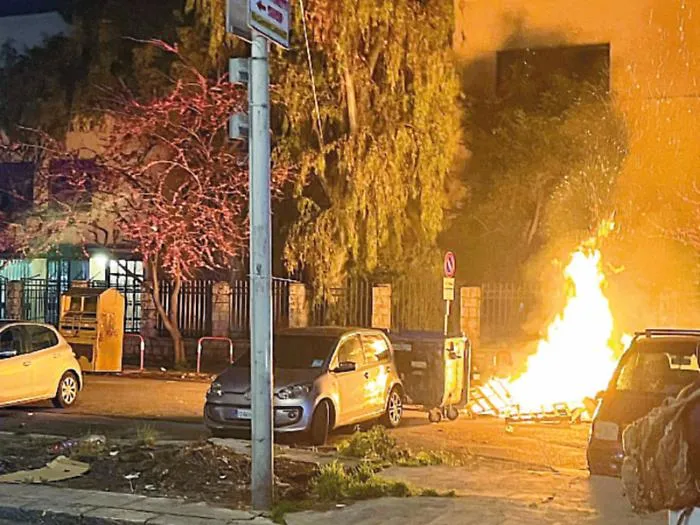 Vampe, scontri e tensioni dal Borgo Vecchio allo Zen il fuoco di San Giuseppe