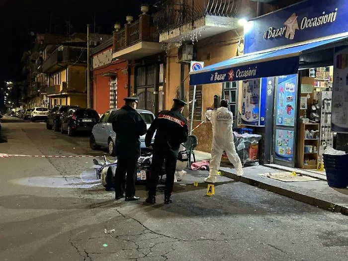 Accoltella l'ex in strada: resta il giallo sull'incontro al bazar senza videosorveglianza