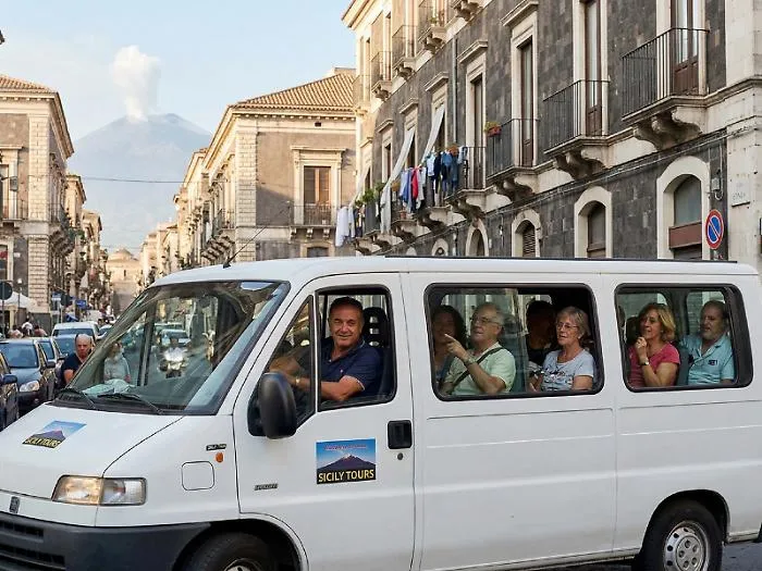 &ldquo;Taxi collettivi&rdquo;, la soluzione (possibile) per il traffico e il turismo a Catania
