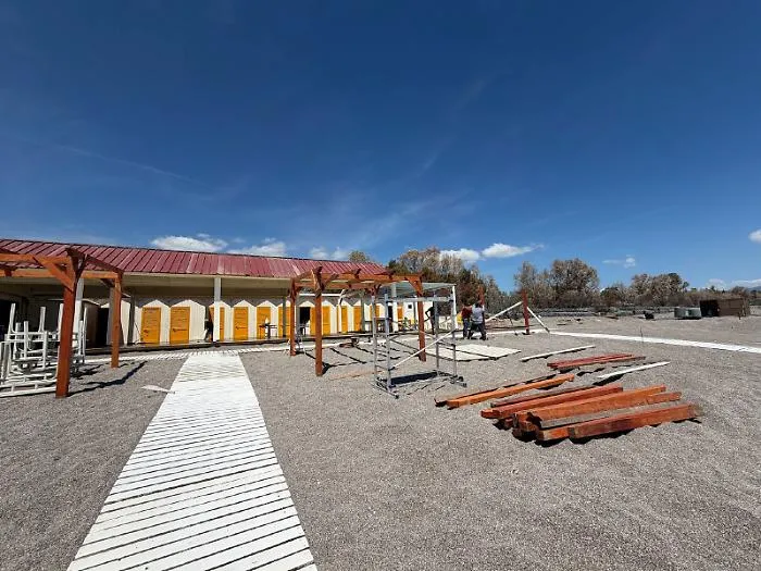 Da Sant'Anna a Marina di Cottone, litorale jonico ancora in ginocchio: per i lidi &egrave; corsa contro il tempo