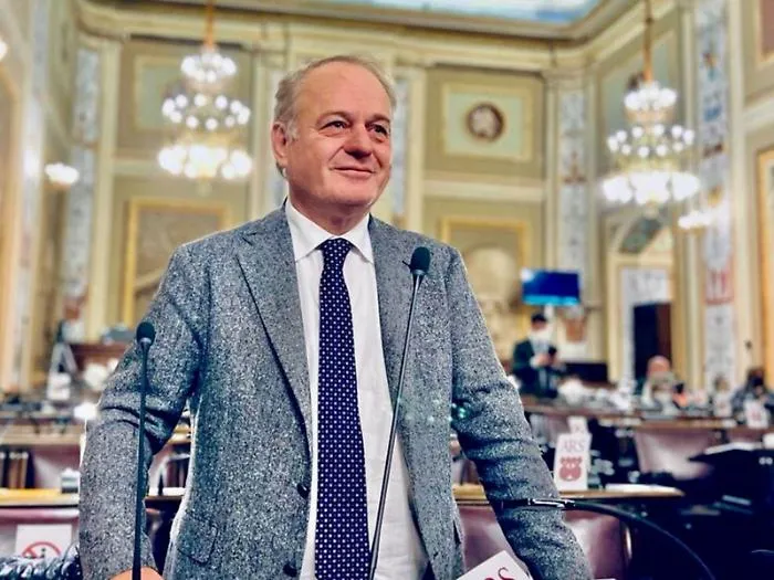 La "blocca assunzioni" piega la maggioranza: dal &laquo;non autocastriamoci&raquo; al voto favorevole, con l'intervento di Schifani