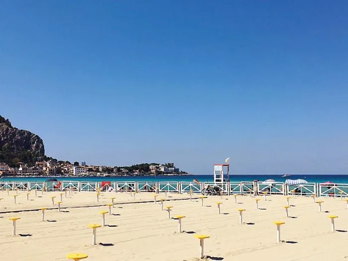 Mondello, fine maggio e ancora libera: tra ricerca di personale e lavori sulla spiaggia, la lunga attesa per aprire i lidi