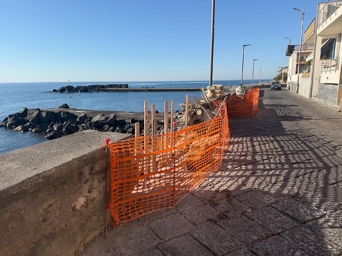 Stagione balneare al via tra le ferite del ciclone: cantieri ancora aperti
