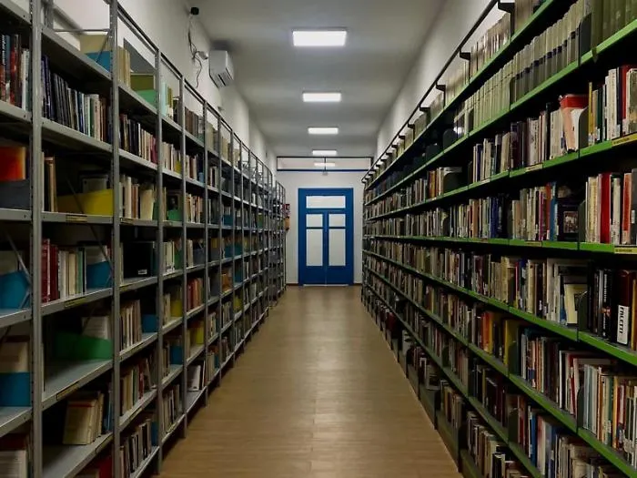 Messina, bando a titolo gratuito per la biblioteca scatena le proteste di scrittori e operatori culturali