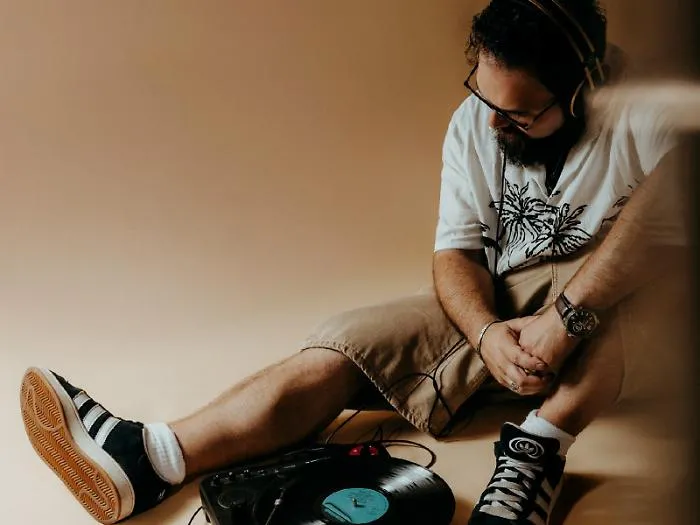 Dinastia, il rapper che canta la legalit&agrave; e fa laboratori nel carcere minorile