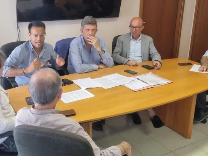 I sindaci fanno fronte comune: diffida alla Sie