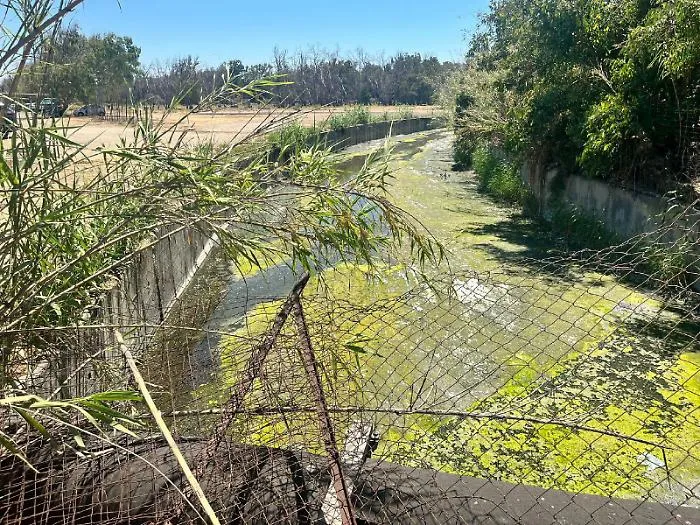 Canale Arci, altre polemiche per un rivolo lasciato aperto: residenti e balneari si oppongono con una diffida alla Sidra