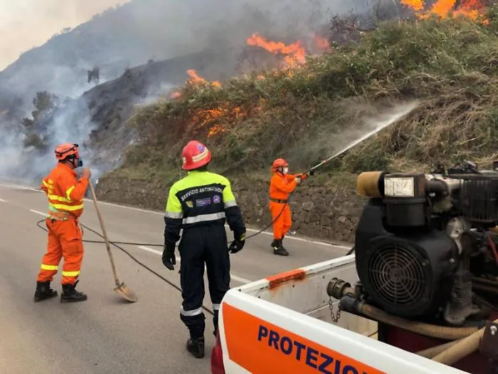Contro gli incendi i volontari fanno la differenza.  Andreina Albano: &laquo;Nel nostro gruppo 800 da tutta l&rsquo;Isola&raquo;