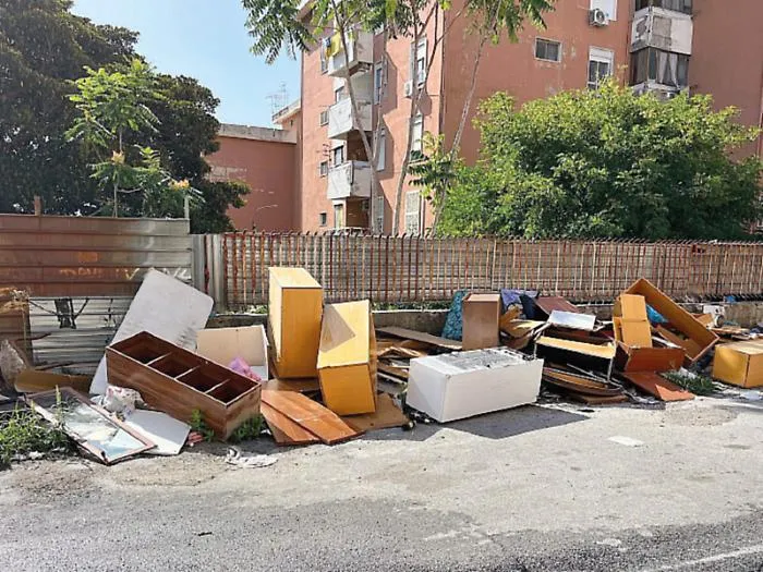 Discariche come la tela di Penelope: via Seminario Estivo tra bonifiche e rifiuti che tornano