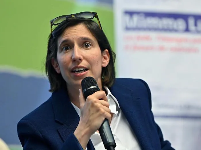 Per Elly  Schlein dopo il "caso Gela" c'&egrave; posta per te dopo il "caso Gela": &laquo;Dica da quale parte sta il suo partito&raquo;