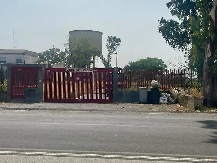 Incendi, oltre il danno la beffa: alla Zona Industriale di Catania sono senza acqua perfino i vigili del fuoco