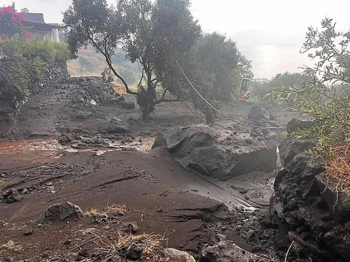 Alluvione  Ginostra, esposto in Procura i residenti: &laquo;Abitazioni a rischio&raquo;