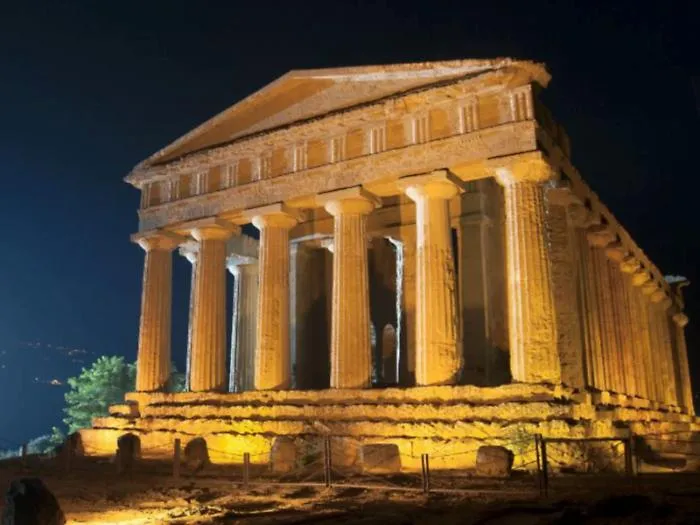 I templi di Agrigento, una montagna di norme non &egrave; bastata: la crisi idrica fa riemergere il nodo abusivi