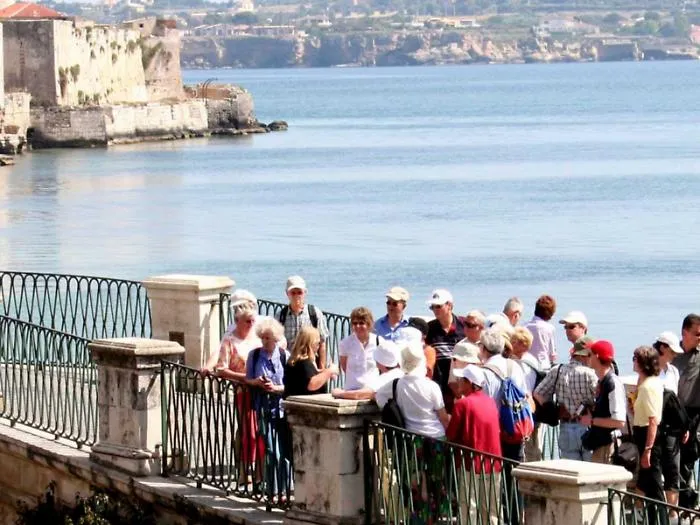 Turismo record nel Sud-est, Noto affascina e cresce ancora ma la regina resta Siracusa: il borsino dell&rsquo;estate siciliana