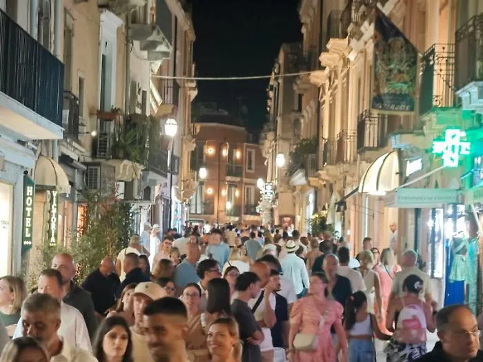 Turismo a Taormina, oltre 1 milione di presenze: + 3,7% in pi&ugrave; rispetto al &rsquo;25