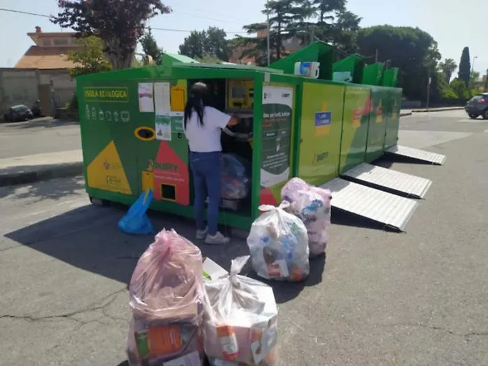 Ecopunto itinerante tra guasti e assenze: cittadini penalizzati