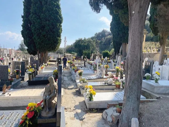 Camposanto nel degrado, la II Municipalit&agrave; chiede interventi