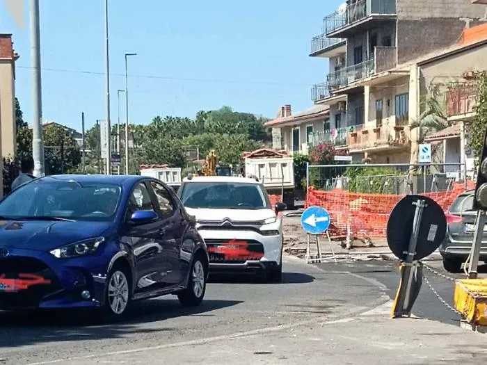 Al Polivalente &egrave; allarme, la scuola riparte nel caos per il cantiere su via Motta