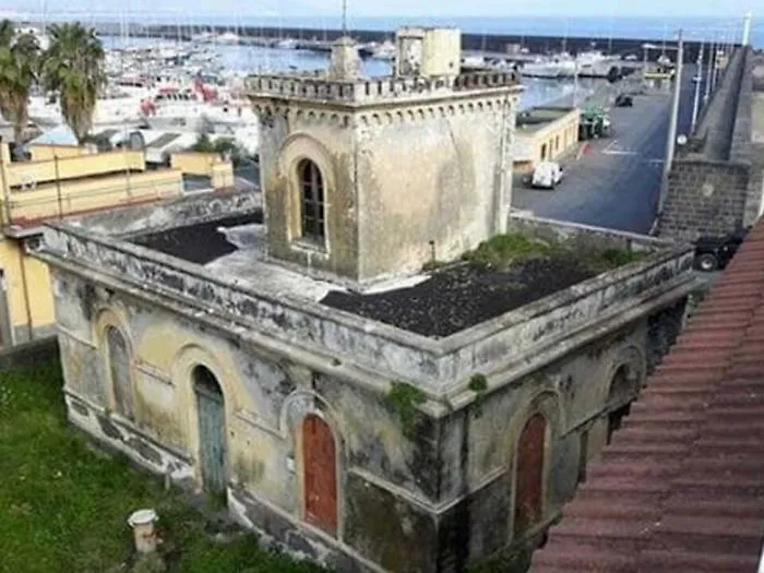 Dal degrado alla rinascita: una nuova vita per il faro