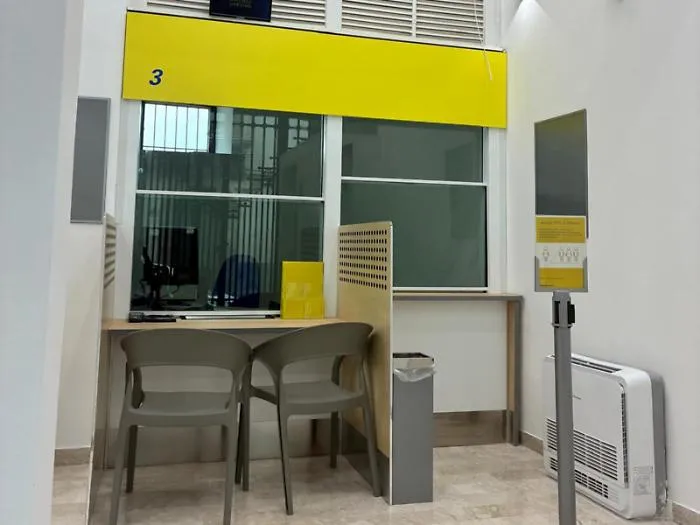Riaperto  l&rsquo;ufficio postale in via Vittorio Emanuele: uffici ammodernati e servizi h24