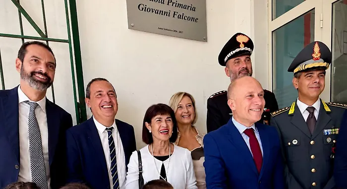 Il plesso scolastico "La Pira 3" intitolato a Giovanni Falcone