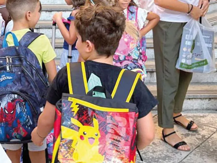 Dal caldo all&rsquo;assistenza: a Palermo primo giorno di scuola ma i disagi rimangono