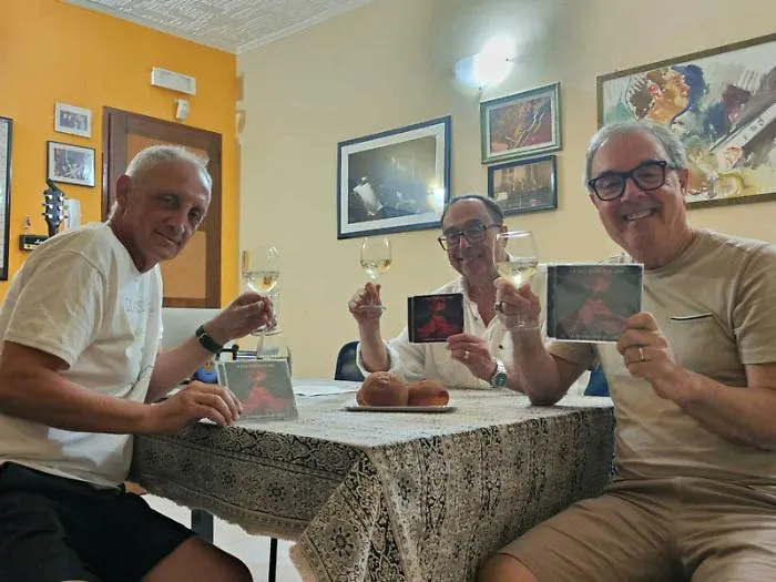 Il lato oscuro della luna dei Pink Floyd diventa siciliano