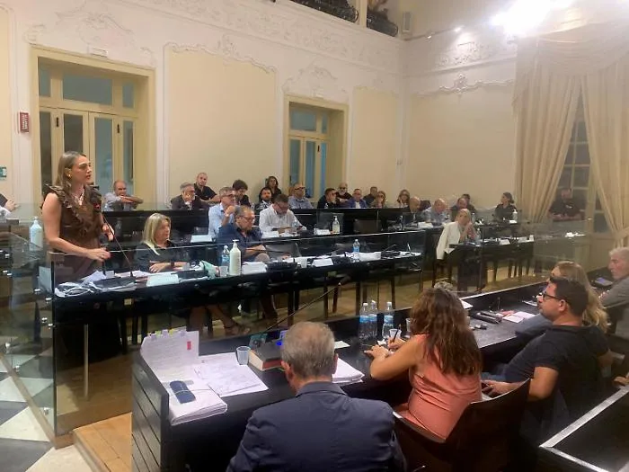 Aula infuocata a Trapani: opposizione incrinata e consiglieri scortati fuori