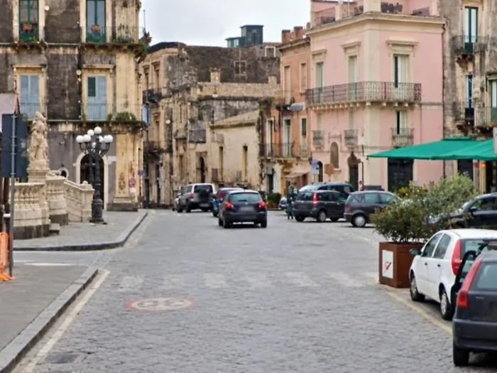 &ldquo;Malamovida&rdquo; in piazza Vigo, cresce l&rsquo;allarme