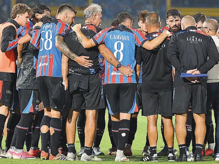 Longo e i calciatori del Catania