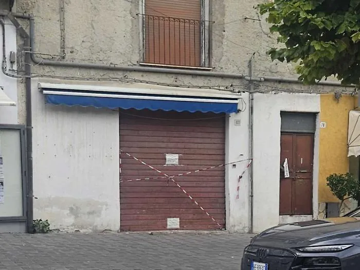 Sorelle scomparse e ritrovate, il segreto dietro la saracinesca del civico 80