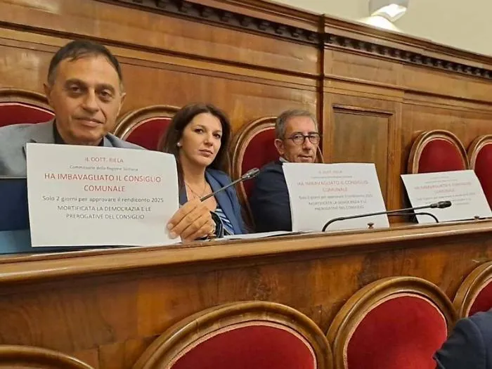 Il Consiglio boccia il Rendiconto 2025, ora palla al commissario