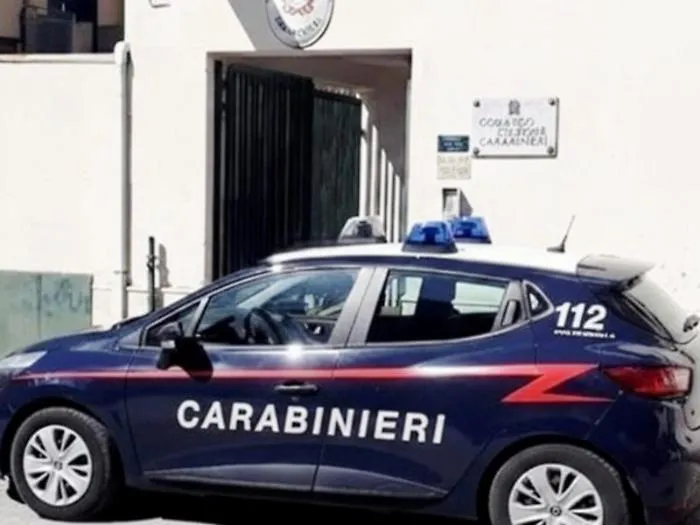 Aggredisce donna al cimitero, fermato un 60enne dai Cc