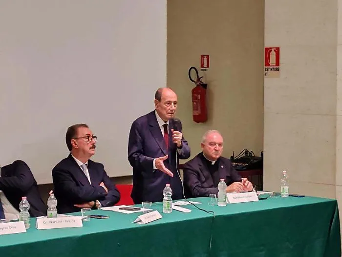 Schifani iperattivo, altro che dimesso. Ma gli alleati stanno sondando l&rsquo;ipotesi Mul&egrave;