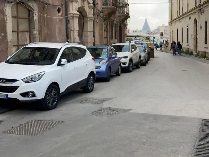 Parcheggi a Siracusa, un business da 4 milioni di euro: esplode il caso dell'affidamento ai privati