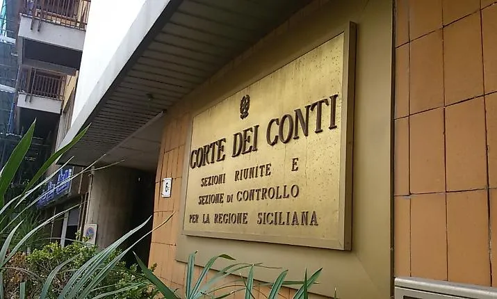 In Sicilia met&agrave; dei Comuni &egrave; fallito o quasi: debiti per 2,07 miliardi, quasi mille euro per ogni cittadino coinvolto