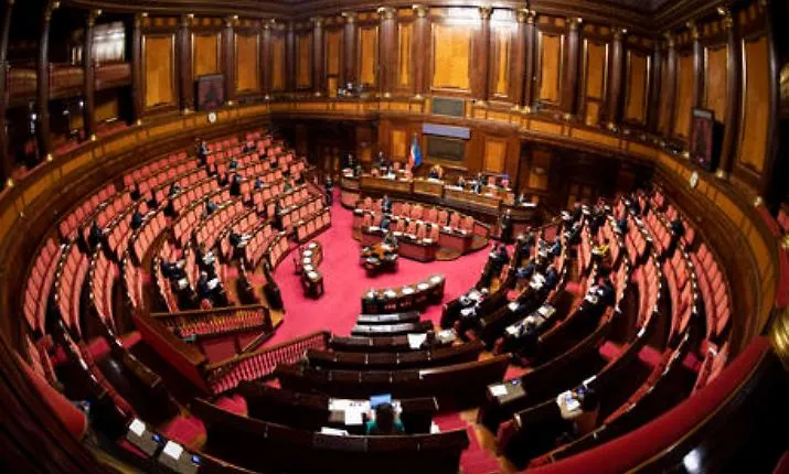 Verso le politiche, nella maggioranza accordo ancora lontano sulla legge elettorale: l'ombra del ballottaggio, in Senato 700 emendamenti per bloccare la riforma