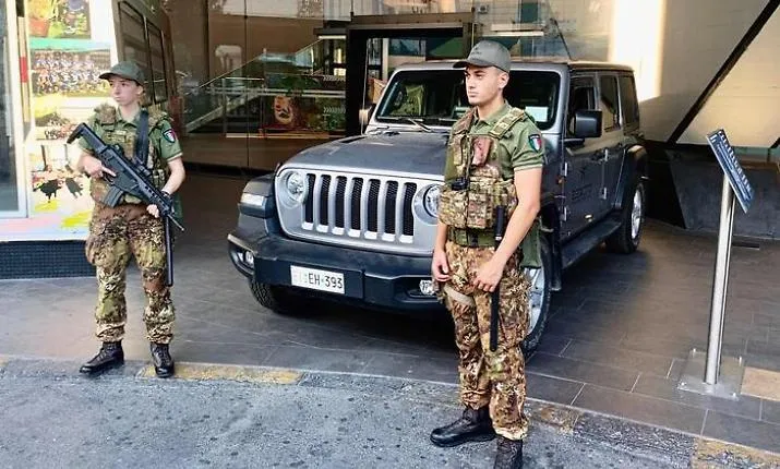 Strade Sicure, la Lega accelera alla Camera: "Servono diecimila militari in citt&agrave;". Scontro Salvini - Crosetto