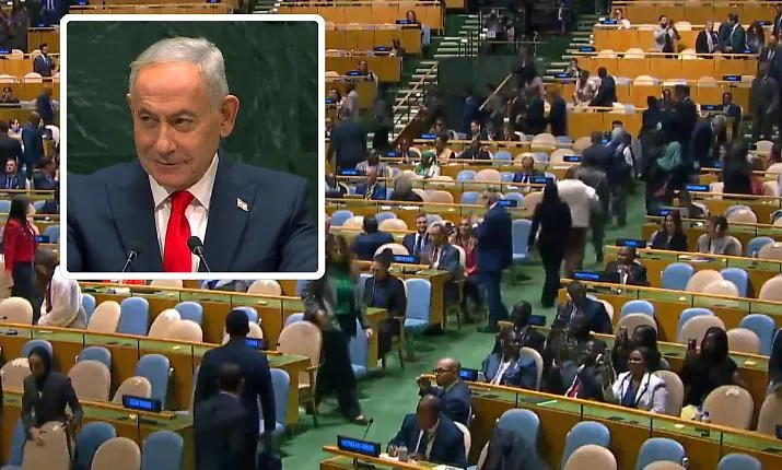 ONU, le delegazioni abbandonano l'aula all'ingresso di Netanyahu. E lui: &laquo;Siete dei codardi&raquo; VIDEO