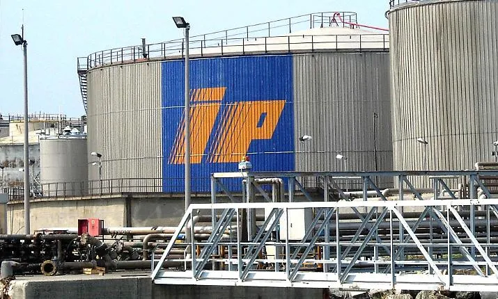 Carburanti, dopo Eni anche Ip fissa il tetto ai prezzi: scatta domani e potrebbe estendersi anche a Esso